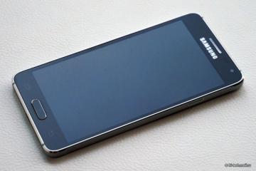 سامسونگ گلکسی آلفا یکی از باریک ترین گوشی های هوشمند این شرکت است